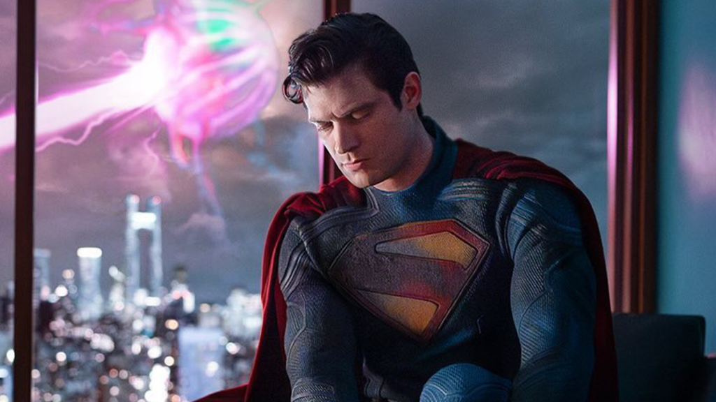 James Gunn dévoile l’astuce étonnante utilisée par Superman sur le plateau.