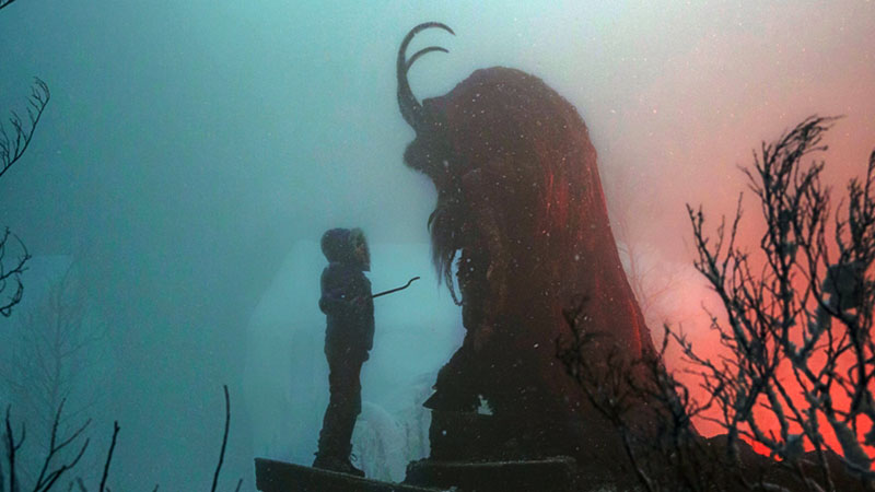 Emjay Anthony en tant que Max Engel confrontant Krampus.