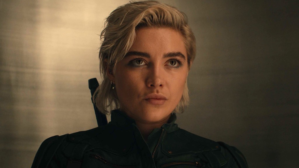 Florence Pugh en tant que Yelena Belova en tenue noire dans Thunderbolts*