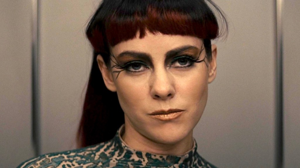 Closeup of Jena Malone as Johanna Mason in The Hunger Games: Catching Fire