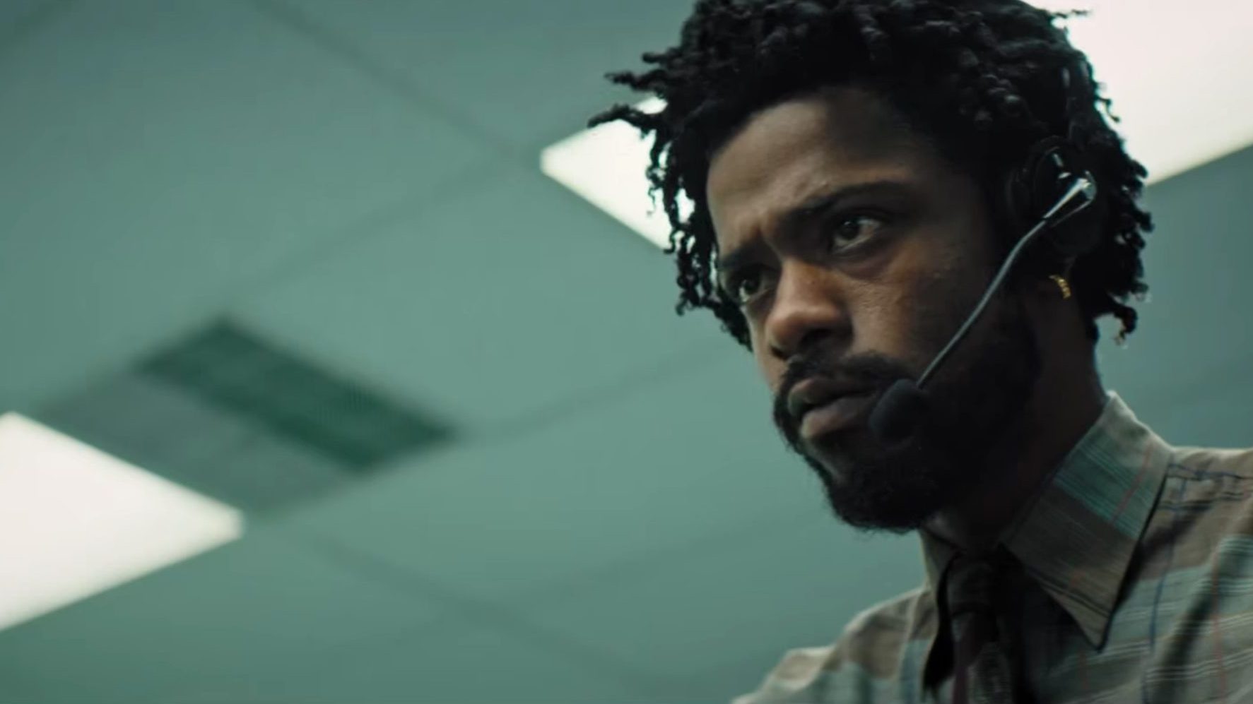 LaKeith Stanfield dans Sorry to Bother You au téléphone