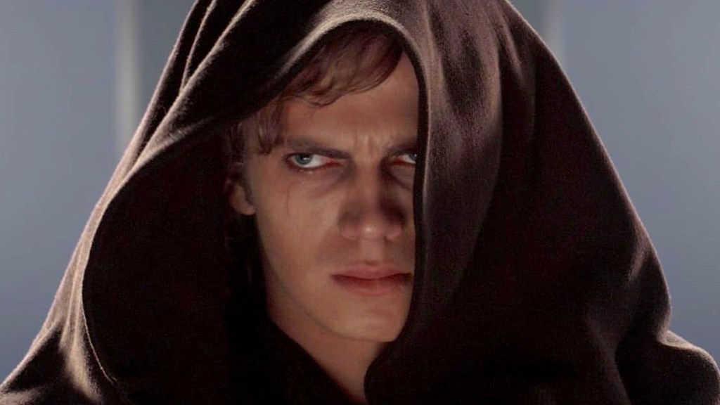 Hayden Christensen en Anakin Skywalker portant une capuche dans Star Wars: Revenge of the Sith.