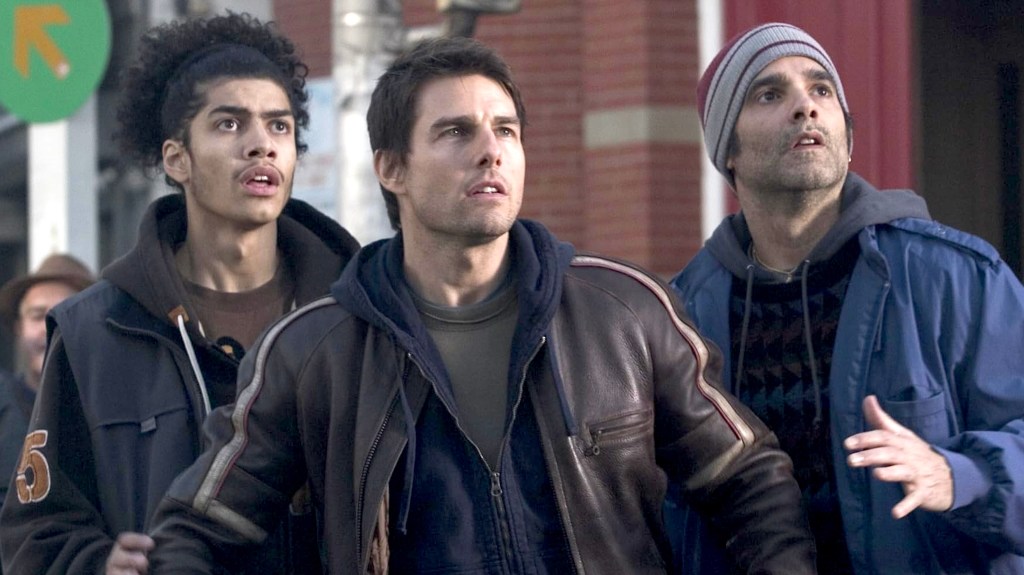 Tom Cruise, Rick Gonzalez, et Yul Vazquez dans War of the Worlds.