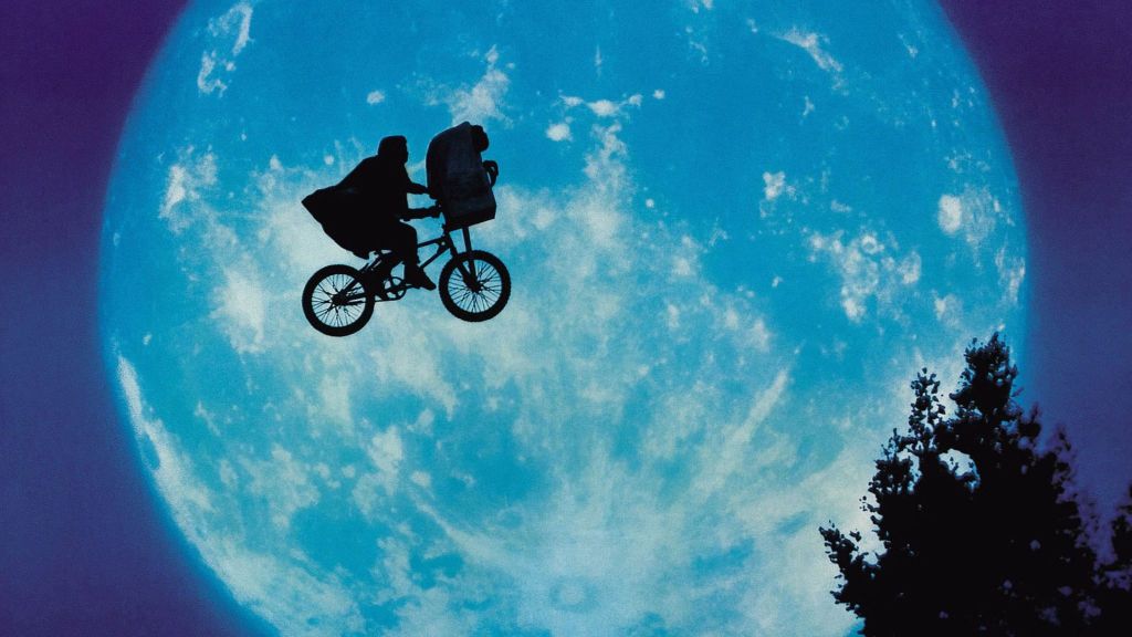 Des bicyclettes au-dessus de la lune dans E.T. the Extra-Terrestrial