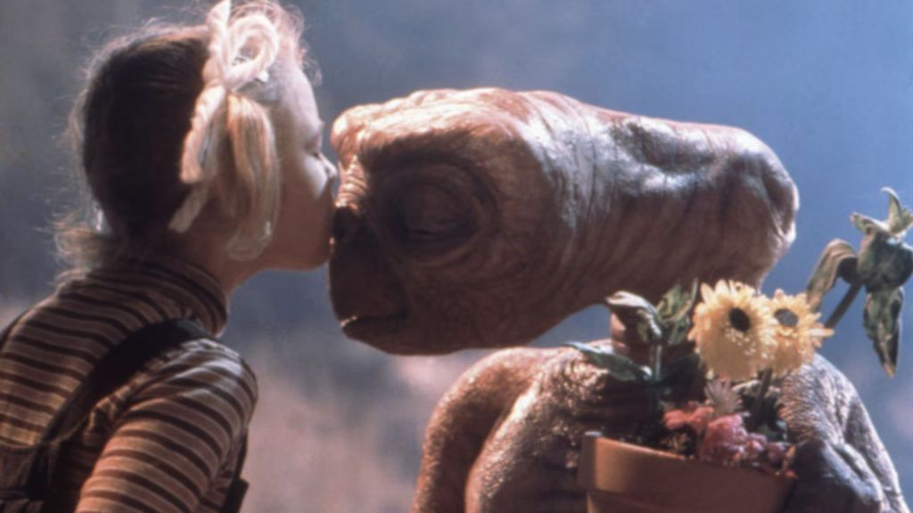 Drew Barrymore disant au revoir à E.T. dans E.T. the Extra-Terrestrial