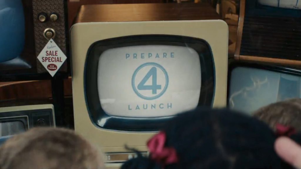 Titre : Fantastic Four : Premiers pas vers le lancement avec un nouvel aperçu de leur origine

Le film « Fantastic Four » se prépare à faire son entrée triomphale sur grand écran. Les attentes sont à leur comble alors que le studio dévoile un teaser intrigant sur les origines de l’équipe emblématique. Dans cette nouvelle adaptation, les personnages iconiques de Marvel revêtent une nouvelle dimension, promettant une exploration plus profonde de leur passé et des dynamiques qui les lient. Avec un scénario revisité et des effets spéciaux à couper le souffle, les fans peuvent s’attendre à une expérience cinématographique à la fois innovante et fidèle à l’esprit des comics. La anticipation grandissante autour du film témoigne de l’engouement persistant pour ces super-héros, dont l’histoire continue de captiver des générations entières. Restez à l’affût des prochaines annonces pour découvrir ce que cette nouvelle version des Fantastic Four a à offrir.